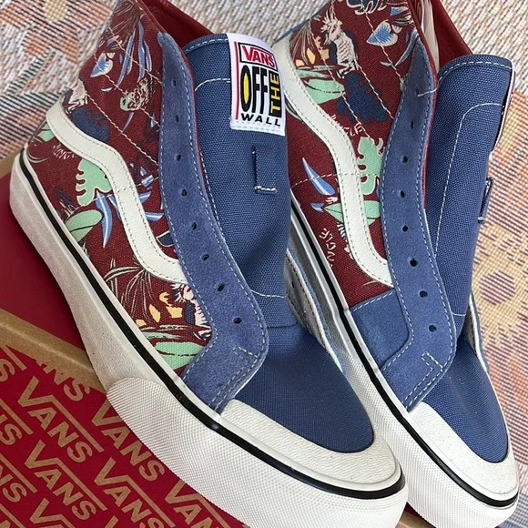 Vans Sk8-Hi 138 Dec
(Hawanjng|)Mnlghtblmshmlw
VNOA4BX2B6R
Men’s sneakers - Picture 9 of 16